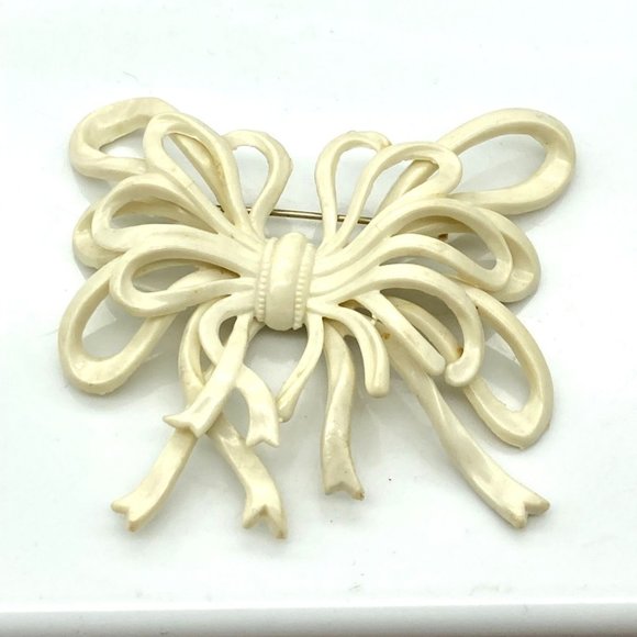 Vintage Celluloid White Bow Brooch, Dimensional Thin Ribbon Lapel Pin - Picture 2 of 5